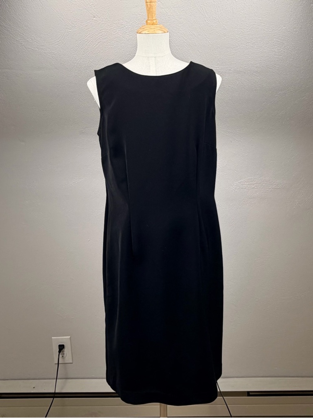 Sheri Martin Black Sleeveless Midi Sheath Dress